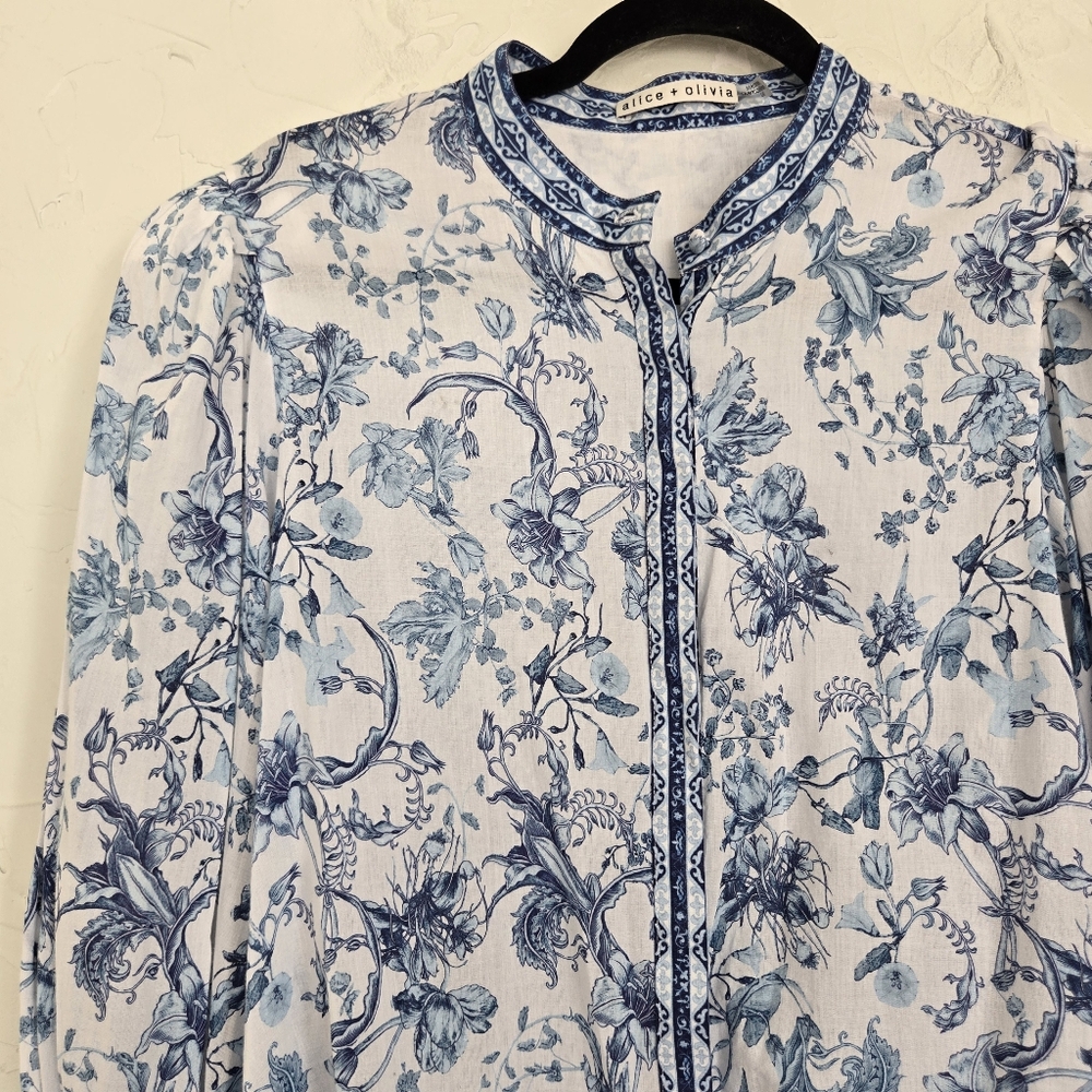 Alice + Olivia Blue and White Floral Balloon-Sleeve Blouse - Picture 7 of 13